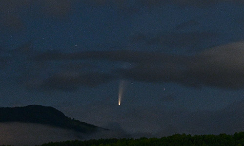 2020年7月12日 01時47分に撮影されたネオワイズ彗星